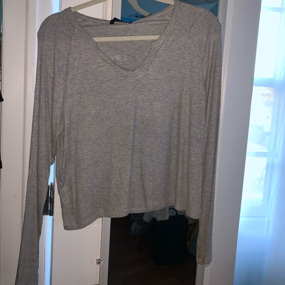 Lightweight Notched V-Neck Tee NEVER WORN